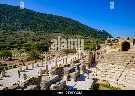 Rue Curetes, une des rues principales du site archéologique d'Éphèse en Turquie Banque D'Images