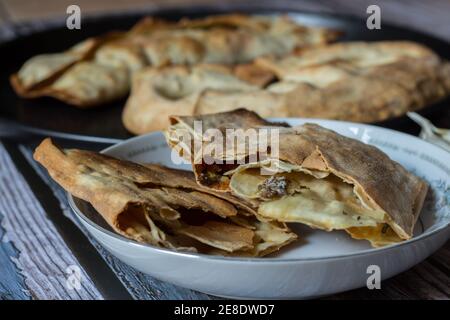 Pizza avec anchois. Plat paysan traditionnel. Banque D'Images