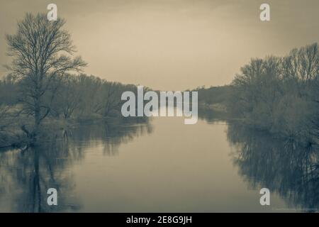 Die Saale oder Sächsische Saale, früher auch Thüringische Saale oder Vogländische Saale, ist ein Fluss in Bayern, Thüringen und Sachsen-Anhalt. Banque D'Images