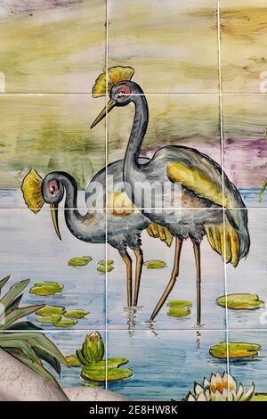 Azulejos décorant des murs dans le jardin du Palais Estoi, Estoi, Loule, Faro district, Algarve, Portugal Banque D'Images