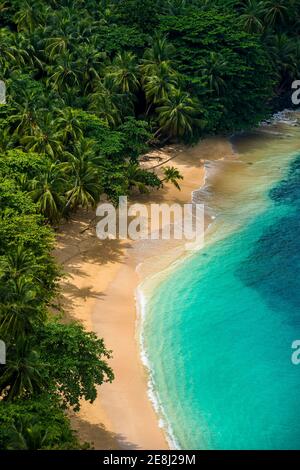 Vue sur la plage de bananes, la réserve de biosphère de l'UNESCO, principe, Sao Tomé-et-principe et l'océan Atlantique Banque D'Images