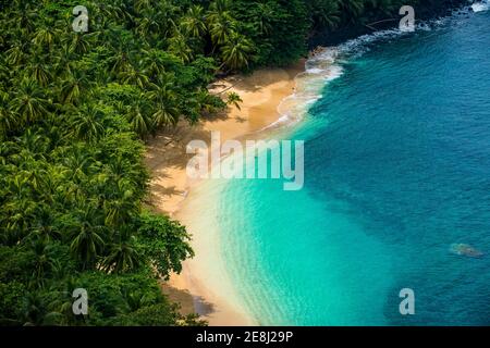 Vue sur la plage de bananes, la réserve de biosphère de l'UNESCO, principe, Sao Tomé-et-principe et l'océan Atlantique Banque D'Images