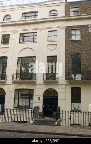 Maison de ville historique sur la place de Mecklenburgh, à Londres, où se trouve l'historien R H Tawney (1880 - 1962) et l'érudit musulman Sir Syed Ahmed Khan (1817 - 1858). Banque D'Images