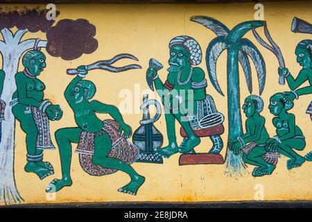 Petites maisons colorées à Foumban, Cameroun Banque D'Images