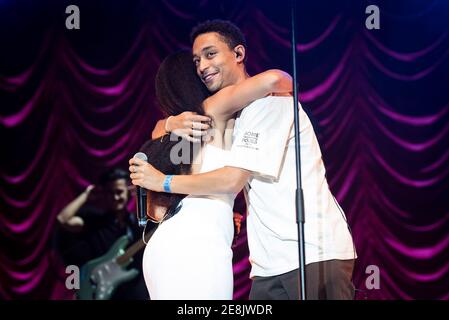 Loyle Carner rejoint Jorja Smith sur scène dans le cadre de la série d'été à Somerset House - Londres. Banque D'Images