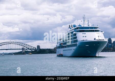 Navire de croisière Silver Whisper Nassau dans le port de Sydney au début de l'épidémie de coronavirus à Sydney, en Australie. Banque D'Images