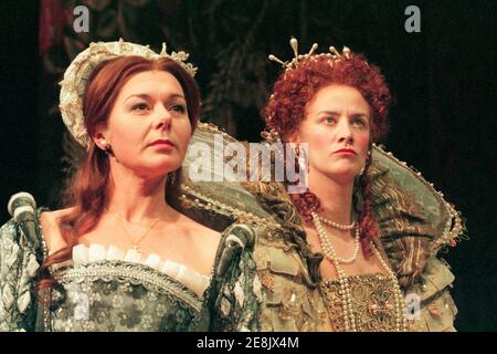 l-r: Barbara Flynn (Mary Queen of Scots), Janet McTeer (Reine Elizabeth 1) dans VIVAT! VIVAT REGINA! Par Robert Bolt au Mermaid Theatre, Londres EC4 23/10/1995 design: Poppy Mitchell réalisateur: Roy Marsden Banque D'Images