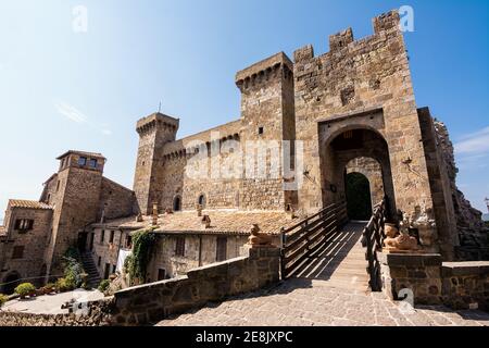 Pont d'entrée de la forteresse monaldeschi de cervara à Bolsena, Latium, Italie Banque D'Images