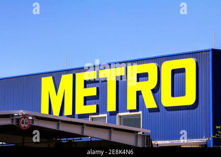 Ankara, Turquie : logo Metro d'un supermarché. Metro Cash and Carry est un acteur international de premier plan dans le commerce de gros libre-service Banque D'Images