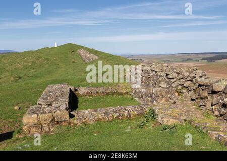 Les restes de Turret 35A sur Sewingshields Crags, Hadrien's Wall, Northumberland, Royaume-Uni Banque D'Images