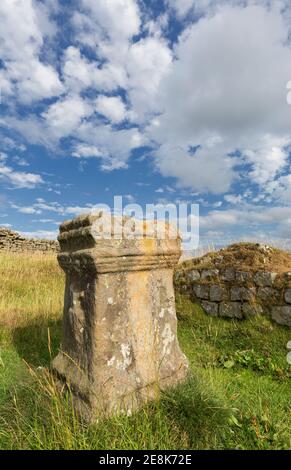 L'alter romain à Aesica - fort romain de Great Chesters, mur d'Hadrien, Northumberland, Royaume-Uni Banque D'Images