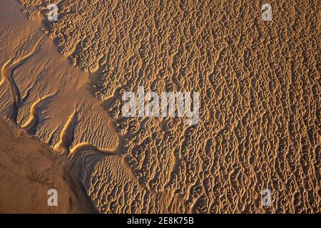Beaux ornements naturels de sable humide Banque D'Images