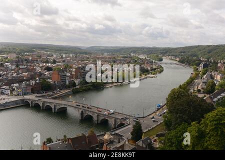 Namur, Belgique. Vue panoramique de la rivière, du pont et de la ville depuis le sommet Banque D'Images