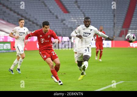 Ville de Munich, Allemagne. 30 janvier 2021. Firo: 30.01.2021 football, 1ère Bundesliga, saison 2020/2021, FC Bayern Munich Muenchen - TSG Hoffenheim 4: 1 de gauche: Marc ROCA (FC Bayern Munich) action, duels contre Ihlas BEBOU (1899 Hoffenheim). Crédit : Sven Simon/Pool/via firo Sportphoto | usage dans le monde entier/dpa/Alay Live News Banque D'Images