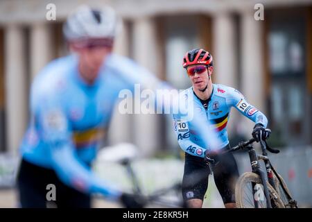 Laurens Sweeck Belge photographié en action lors de la course d'élite masculine aux Championnats du monde de Cyclocross de l'UCI, à Ostende, Belgique, dimanche 31 janvier Banque D'Images