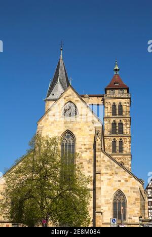 Église Stadtkirche St. Dionys avec de grands clochers à Esslingen. Banque D'Images