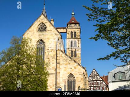 Église Stadtkirche St. Dionys avec de grands clochers à Esslingen. Banque D'Images