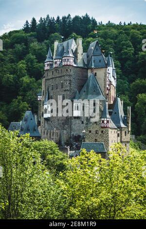 Château d'Eltz en Allemagne de l'Ouest. Ce château pittoresque est l'une des destinations de voyage les plus célèbres d'Allemagne. Banque D'Images