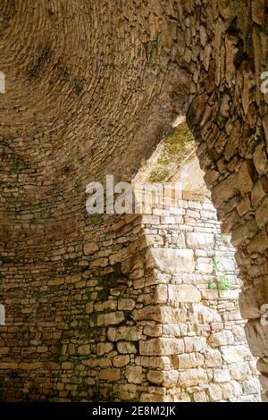 Intérieur de la tombe voûtée mycénienne de l'ancien roi Nestor, dans la région de Messinia, Péloponnèse, Grèce, Europe Banque D'Images