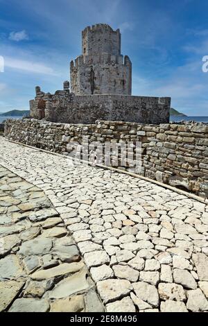 Le Bourtzi (ou Mpourtzi), la tour du château vénitien de la ville de Methoni, dans la région de Messinia, Péloponnèse, Grèce, Europe Banque D'Images