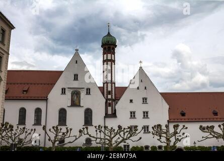 Augsbourg ville en Bavière, Allemagne avec de nombreux anciens bâtiments historiques et des monuments. Église chrétienne de l'étoile sainte Banque D'Images