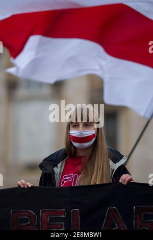 Rome, 31 janvier 2021. Aujourd'hui, des citoyens du Bélarus et des membres de l'Association du peuple bélarussien en Italie 'Supolka' ont organisé une manifestation sur la Piazza dell'Esquilino en soutien et solidarité avec les manifestants du Bélarus, pour les 220 activistes détenus en prison et contre la répression du régime du président Alexandre Loukachenko. Crédit : LSF photo/Alamy Live News Banque D'Images