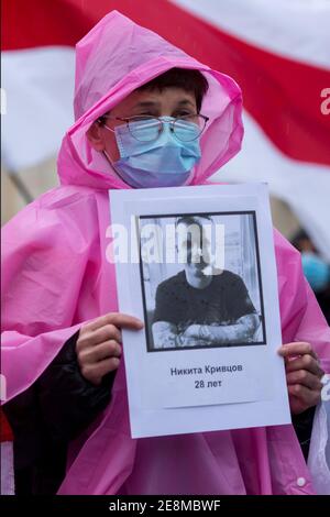 Rome, 31 janvier 2021. Aujourd'hui, des citoyens du Bélarus et des membres de l'Association du peuple bélarussien en Italie 'Supolka' ont organisé une manifestation sur la Piazza dell'Esquilino en soutien et solidarité avec les manifestants du Bélarus, pour les 220 activistes détenus en prison et contre la répression du régime du président Alexandre Loukachenko. Crédit : LSF photo/Alamy Live News Banque D'Images