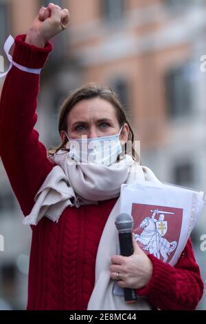 Rome, 31 janvier 2021. Aujourd'hui, des citoyens du Bélarus et des membres de l'Association du peuple bélarussien en Italie 'Supolka' ont organisé une manifestation sur la Piazza dell'Esquilino en soutien et solidarité avec les manifestants du Bélarus, pour les 220 activistes détenus en prison et contre la répression du régime du président Alexandre Loukachenko. Crédit : LSF photo/Alamy Live News Banque D'Images