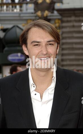 Le chef français Cyril Lignac participe à la soirée « Ratatouille » au Show case Club sur la Seine à Paris, le 30 juin 2007. Photo de Giancarlo Gorassini/ABACAPRESS.COM Banque D'Images