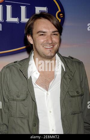 Le chef français Cyril Lignac assiste à la première de 'Ratatouille' au théâtre Gaumont Marignan sur les champs Elysées à Paris, le 30 juin 2007. Photo de Giancarlo Gorassini/ABACAPRESS.COM Banque D'Images