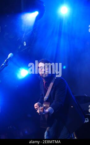 Sean Lennon, fils de John Lennon et Yoko Ono, se produit en direct sur scène pendant la deuxième journée du festival annuel de musique caritatif et caritatif « Solidays », qui s'est tenu sur le circuit de Longchamp à Paris, en France, le 7 juillet 2007. Photo de Khayat-Moreau/ABACAPRESS.COM Banque D'Images