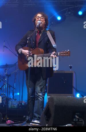 Sean Lennon, fils de John Lennon et Yoko Ono, se produit en direct sur scène pendant la deuxième journée du festival annuel de musique caritatif et caritatif « Solidays », qui s'est tenu sur le circuit de Longchamp à Paris, en France, le 7 juillet 2007. Photo de Khayat-Moreau/ABACAPRESS.COM Banque D'Images