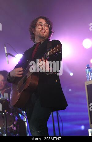 Sean Lennon, fils de John Lennon et Yoko Ono, se produit en direct sur scène pendant la deuxième journée du festival annuel de musique caritatif et caritatif « Solidays », qui s'est tenu sur le circuit de Longchamp à Paris, en France, le 7 juillet 2007. Photo de Khayat-Moreau/ABACAPRESS.COM Banque D'Images