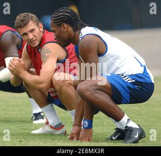 Andriy Shevchenko et Didier Drogba en action lors de la première session d'entraînement du Chelsea football Club à UCLA, Los Angeles, CA, USA, le 10 juillet 2007. Photo de Lionel Hahn/Cameleon/ABACAPRESS.COM Banque D'Images