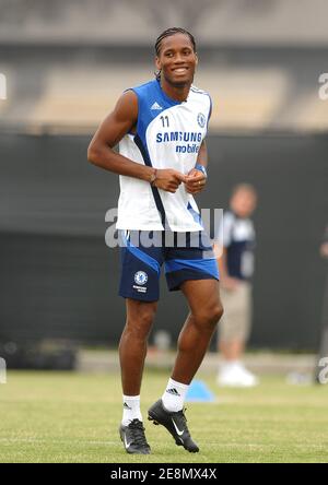 Didier Drogba en action lors de la première session d'entraînement du Chelsea football Club à UCLA, Los Angeles, CA, Etats-Unis, le 10 juillet 2007. Photo de Lionel Hahn/Cameleon/ABACAPRESS.COM Banque D'Images