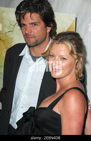 L'actrice Gretchen mol et son mari Tod Williams assistent à la première 'The Ten', qui s'est tenue au DGA Theatre de New York, NY, USA, le lundi 23 juillet 2007. Photo de Gregorio Binuya/ABACAPRESS.COM Banque D'Images