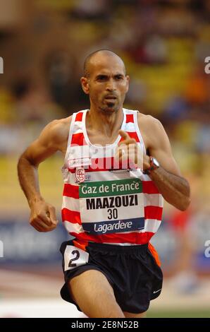 Le Driss Maazouzi, en France, est en compétition sur 1500 mètres pour hommes lors de la rencontre sur la piste et le champ Lagardère à Monaco, le 25 juillet 2007. Photo de Nicolas Gouhier/Cameleon/ABACAPRESS.COM Banque D'Images