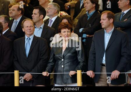 Patrice Clerc directeur de l'ASO et Christian Prudhomme directeur de la société Tour de France avec le ministre du Sport et de la Santé Roselyne Bachelot lors de la 20e étape de la 94e course cycliste Tour de France entre Marcoussis et Paris champs-Elysées, France, le 29 juillet 2007. Photo de Nicolas Gouhier/Cameleon/ABACAPRESS.COM Banque D'Images