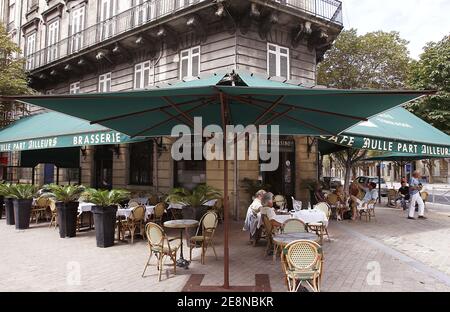 L'ancien joueur de football français Zinedine Zidane est propriétaire du restaurant 'le Nulle part Ailleurs' à Bordeaux, au sud de la France, le 14 août 2007. Photo Patrick Bernard/ABACAPRESS.COM Banque D'Images