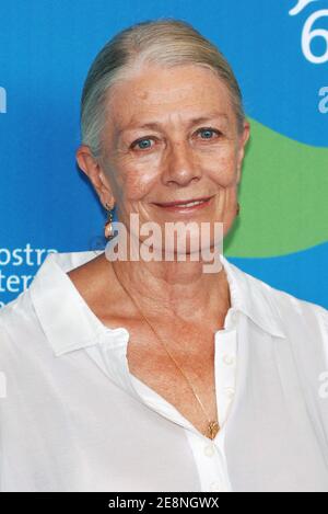 L'actrice britannique Vanessa Redgrave pose pour des photos pendant le photocall pour son nouveau film « Expiation » au 64ème Festival annuel du film de Venise, à Venise, en Italie, le 29 août 2007. Photo de Nicolas Khayat/ABACAPRESS.COM Banque D'Images