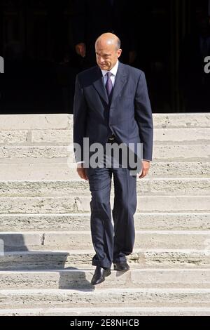 Alain Juppe assiste aux funérailles de Raymond barre à la chapelle de l'hôpital militaire Val de Grace à Paris, France, le 29 août 2007. L'ancien Premier ministre français Raymond barre est décédé à l'âge de 83 ans à l'hôpital militaire de Val de Grace. Photo de Mousse-Taamallah/ABACAPRESS.COM Banque D'Images