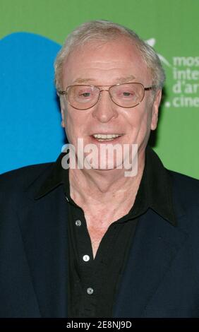 Michael Caine, un acteur de la scène, pose pour des photos pendant la séance photo de 'Sleuth' au 64ème Festival annuel du film de Venise à Venise, en Italie, le 30 août 2007. Photo de Nicolas Khayat/ABACAPRESS.COM Banque D'Images