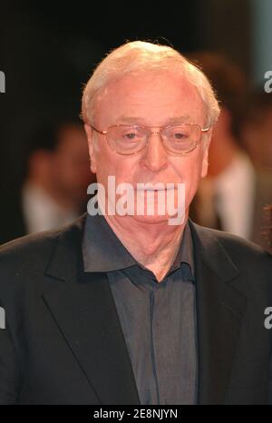 Michael Caine, membre du casting, pose pour des photos alors qu'il arrive à la projection de 'Sleuth' lors du 64ème Festival annuel du film de Venise à Venise, en Italie, le 30 août 2007. Photo de Nicolas Khayat/ABACAPRESS.COM Banque D'Images