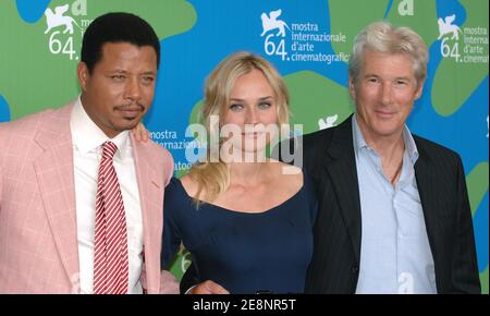 Les membres de la troupe Terrence Howard, Diane Kruger et Richard Gere posent pour des photos lors du photocall pour 'The Hunting Party' au 64ème Festival annuel du film de Venise, à Venise, en Italie, le 3 septembre 2007. Photo de Nicolas Khayat/ABACAPRESS.COM Banque D'Images