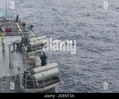 Lancement de leureux de missile MK 59 de l'USS Ramage (DDG-61) en juin 2014. Banque D'Images