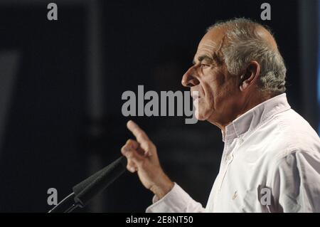 Jean-Pierre Elkabbach participe à la conférence de presse annuelle de la radio Europe 1 à Paris, France, le 4 septembre 2007. Photo de Giancarlo Gorassini/ABACAPRESS.COM Banque D'Images