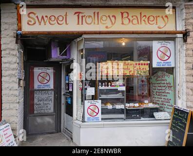 Toronto, Canada - le 31 janvier 2021 : les quartiers plus anciens de Toronto conservent certains magasins indépendants intéressants. Banque D'Images