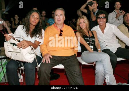 L'écrivain Paul-Loup Sulitzer avec sa petite amie Alizee Berie et le chanteur Jean-Luc Lahaye avec sa petite amie Vanessa assistent à l'exposition « Who's Next » à Paris, en France, le 8 septembre 2007. Photo de Benoit Pinguet/ABACAPRESS.COM Banque D'Images