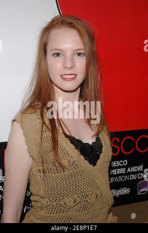 L'actrice Julie-Marie Parmentier pose pour des photos lors de la première 'Charly' qui s'est tenue aux théâtres du Centre Pompidou à Paris, en France, le 10 septembre 2007. Photo de Nicolas Khayat/ABACAPRESS.COM Banque D'Images