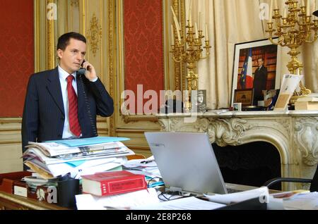 Guillaume Didier, porte-parole du ministre de la Justice, photographié dans son bureau au ministère de la Justice, à Paris, en France, le 12 septembre 2007. Photo de Christophe Guibbbaud/ABACAPRESS.COM Banque D'Images